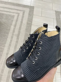 Andanines Gray Captoe Boot Hot