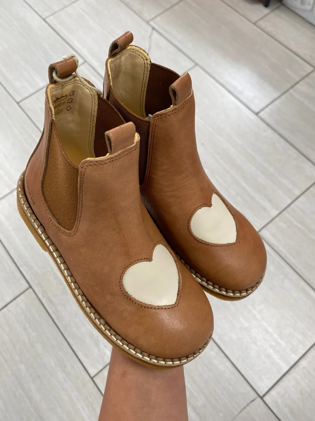 Angulus Tan Heart Boot Clearance