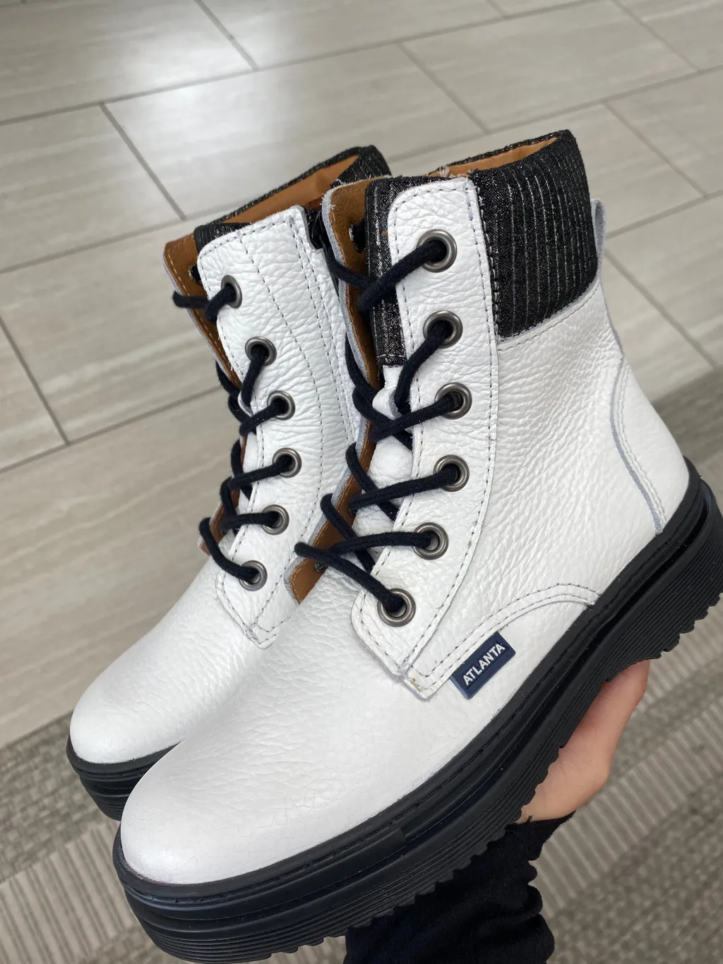 Atlanta Mocassin White Pebbled Boot New