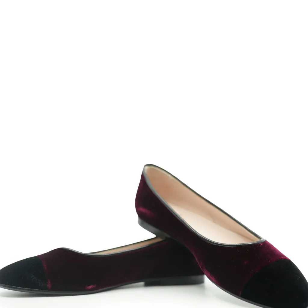 Beberlis Cherry and Black Captoe Velvet Flat Fashion