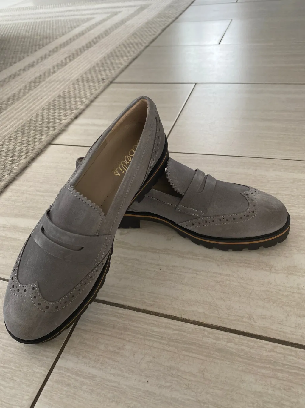 Beberlis Gray Suede Scalloped Chunky Loafer Online