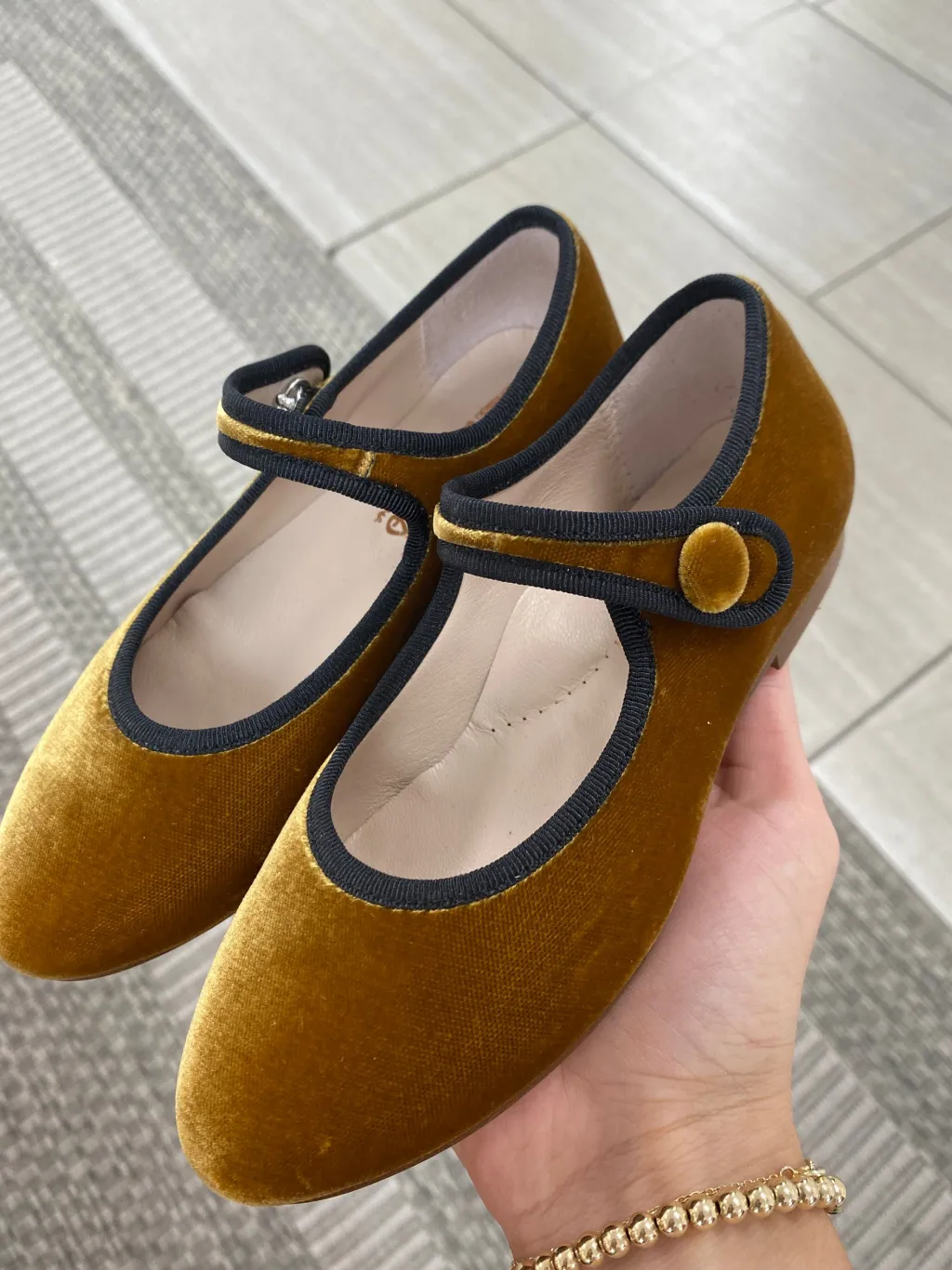 Beberlis Mustard Velvet Pointed Piping Mary Jane Best