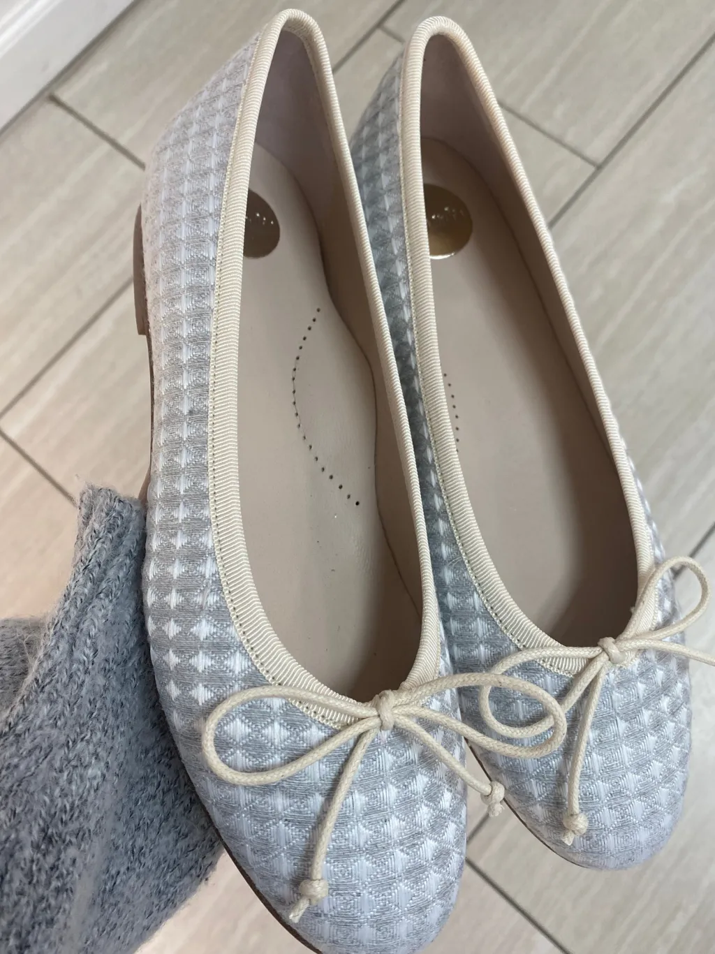 Beberlis Silver Diamond Bow Ballet Fashion