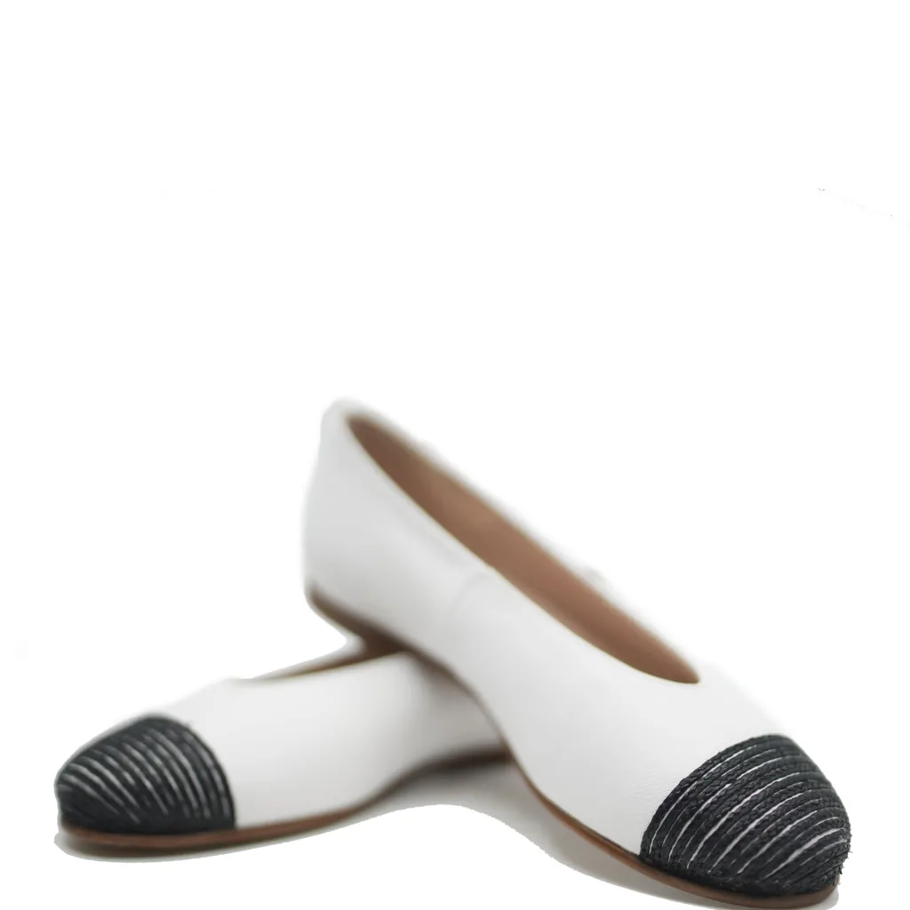 Beberlis White and Black Rope Flat Discount