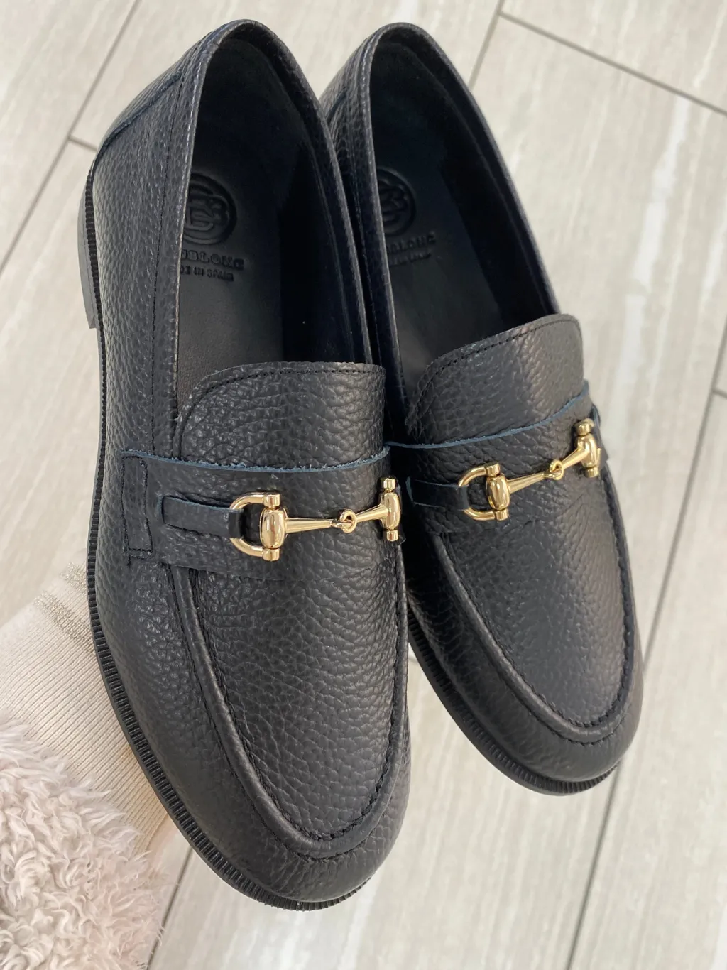BluBlonc Black Pebbled Buckle Dress Shoe Discount