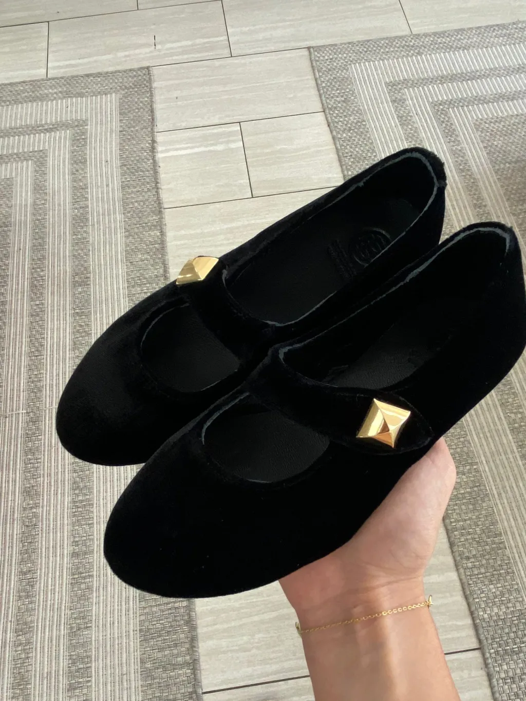 BluBlonc Black Velvet Stud Mary Jane Fashion