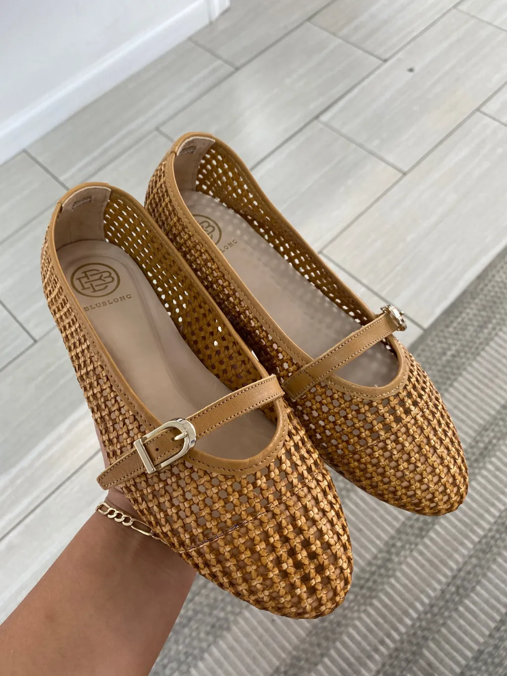 BluBlonc Caramel Wicker Strap Flat Discount
