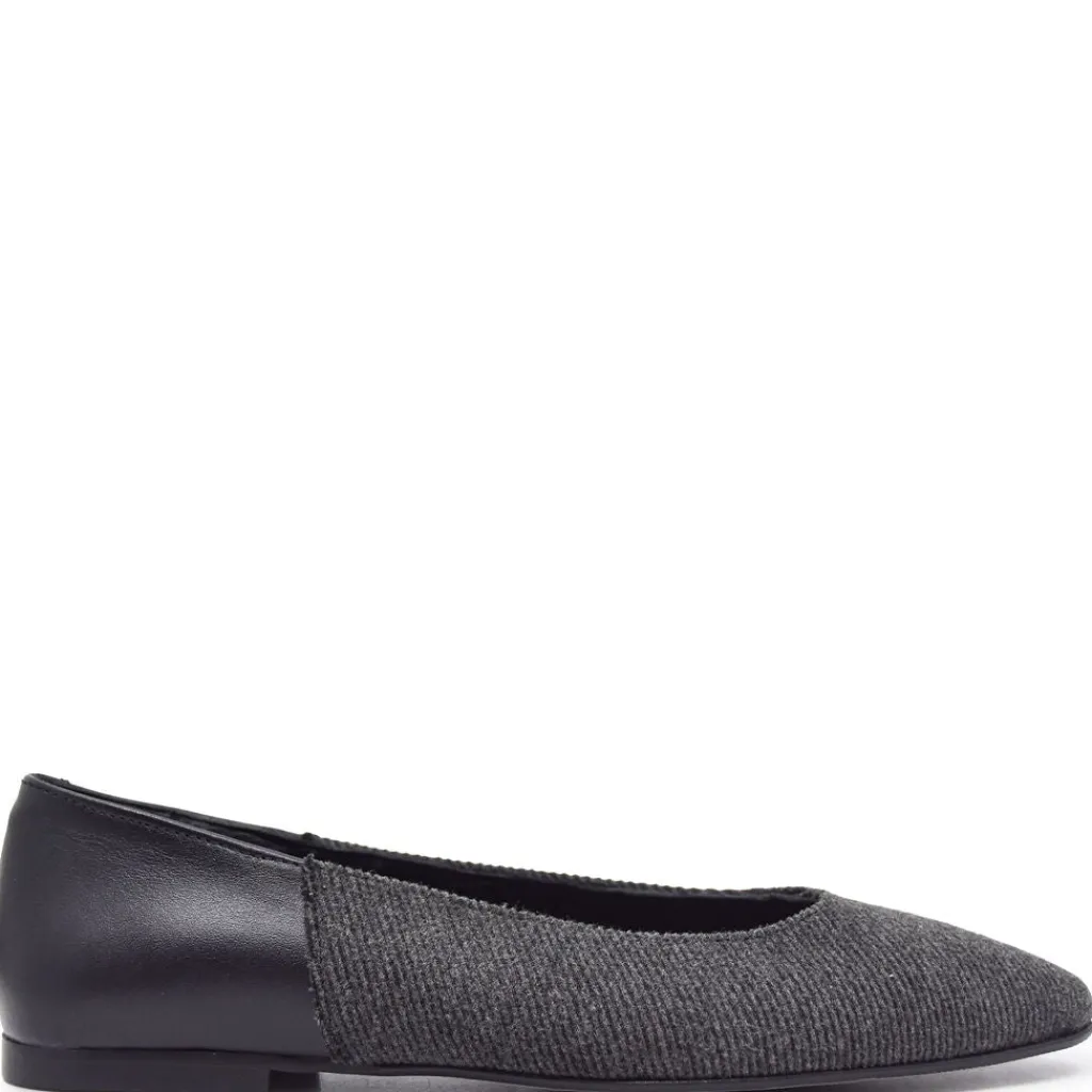 BluBlonc Gray Wool Pointed Flat New