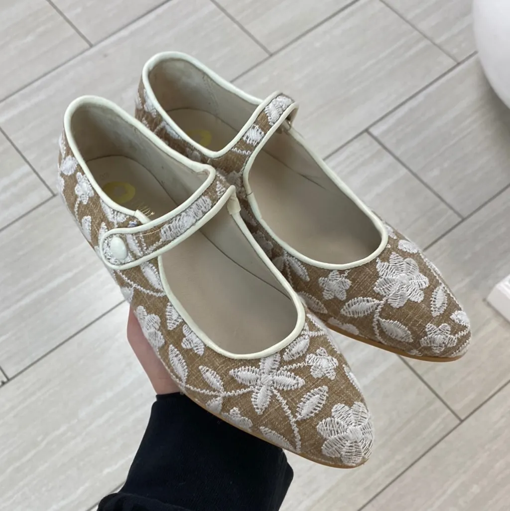 LMDI Collection LMDI Taupe Floral Embroidered Pointed Mary Jany Best