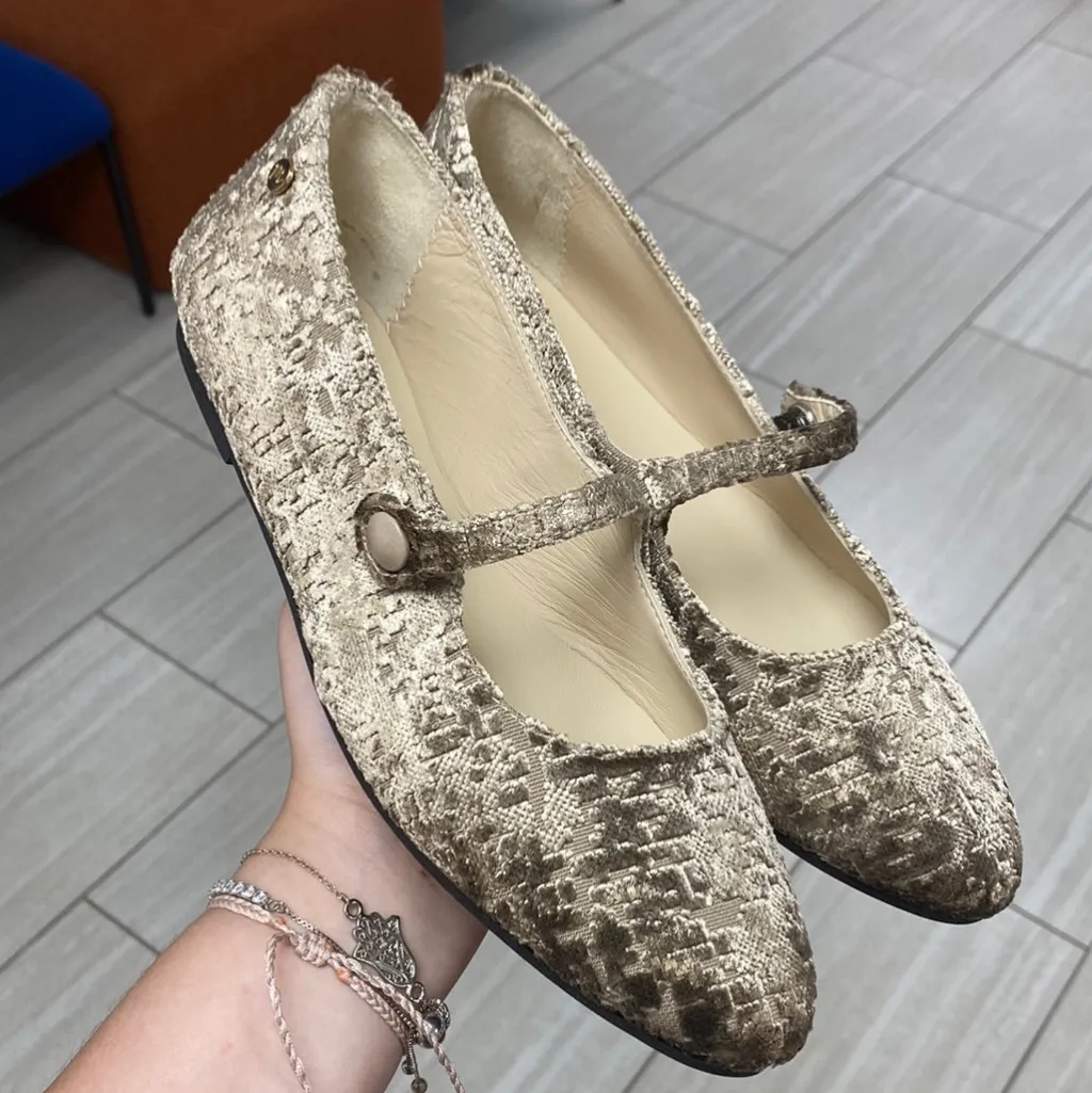 Manuela De Juan Manuela Taupe Crushed Velvet Pointed Mary Jane New