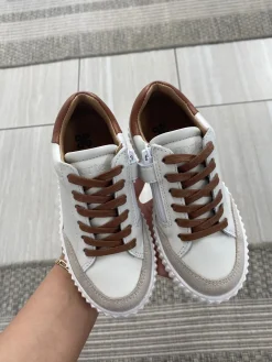 Porte White and Luggage Zipper Sneaker Best