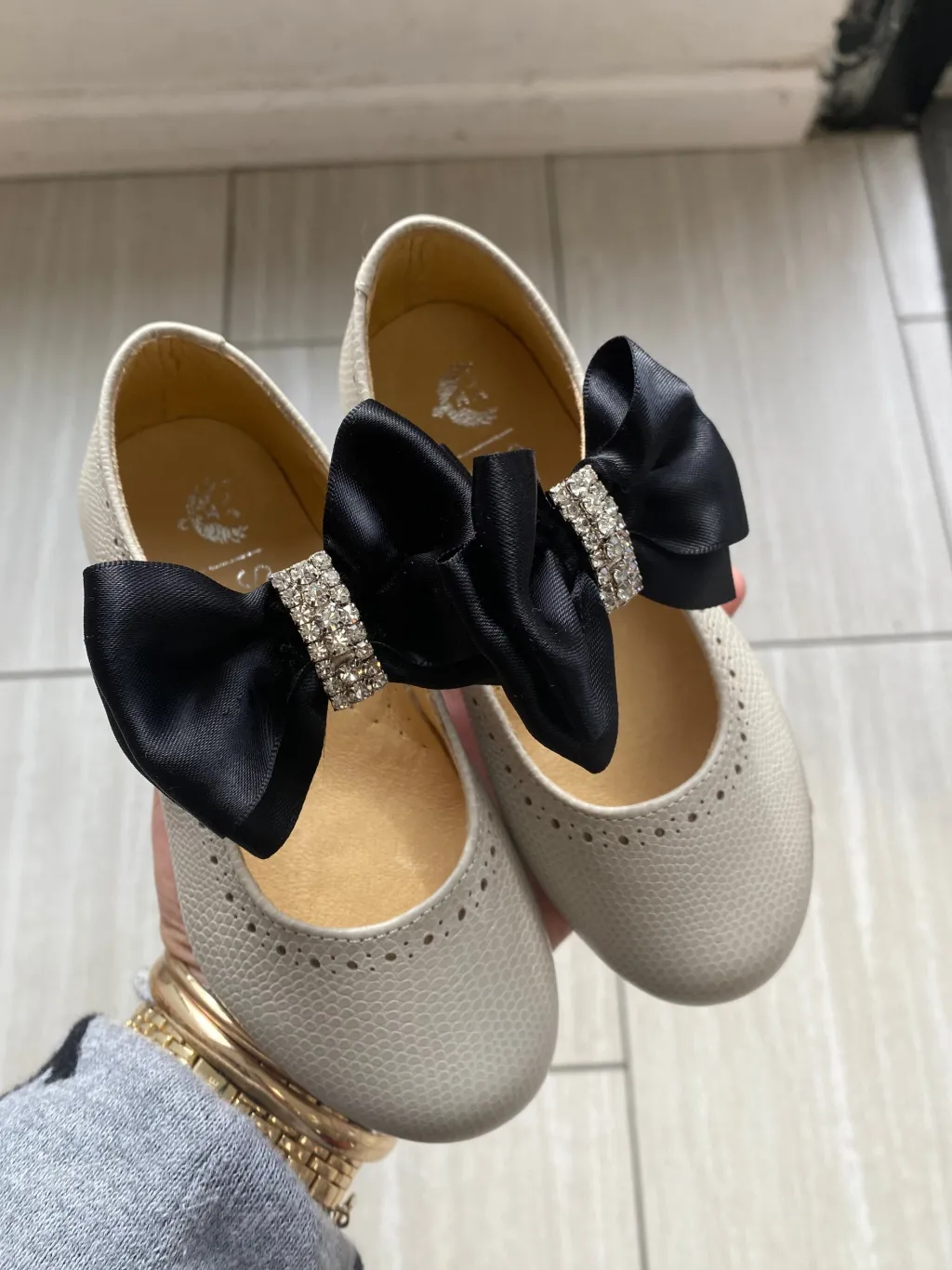 Spain+Co Beige Pebbled Bow Mary Jane Outlet